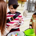 10-Tricks-to-Keeping-Kids-From-Eating-Too-Many-Halloween-Treats-752×472.jpg